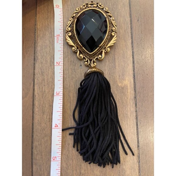 Victorian Style Gold Tone Brooch $5 bundle only - Picture 5 of 5